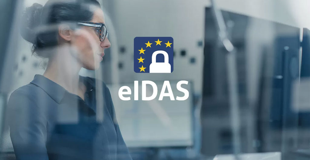 Salle d'audience de tribunal français où un magistrat examine des preuves numériques dans un contentieux impliquant une LRE